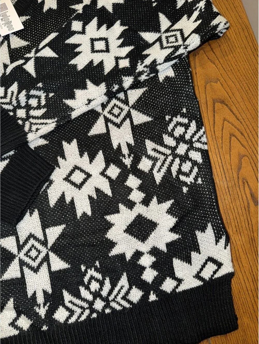 NWT Lularoe Sweater Womens Aztec Southwestern Snowflakes Med